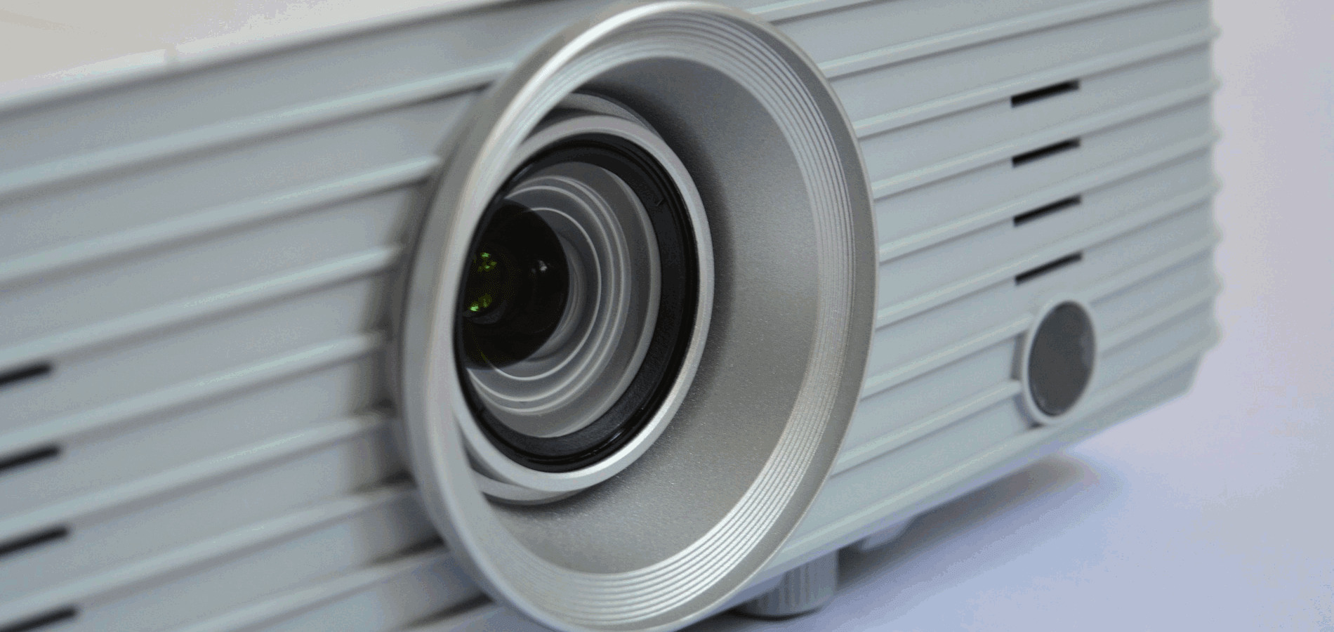 Дом как кинозал: Почему проекторы становятся главным устройством